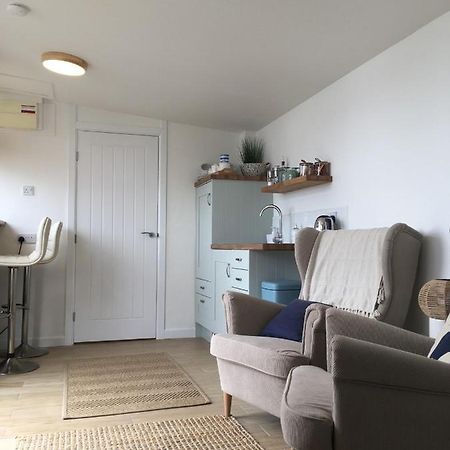 1-Bedroom Chalet With Parking On Site Looe Exterior photo