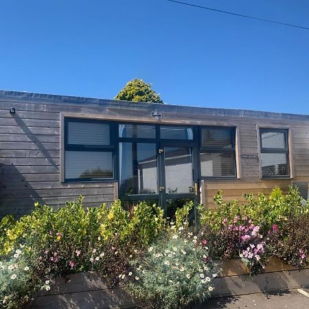 1-Bedroom Chalet With Parking On Site Looe Exterior photo