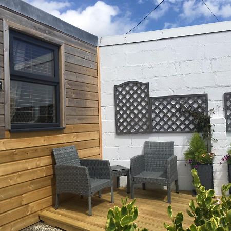 1-Bedroom Chalet With Parking On Site Looe Exterior photo